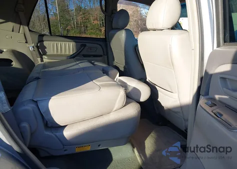 2005 Toyota Sequoia Limited V8 z USA, uszkodzony, nr VIN 5TDBT48A05S238892